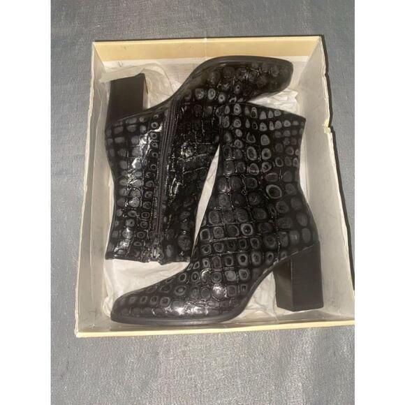 Charles David Shoes - Women's Charles David Black Leather Boots Size 6